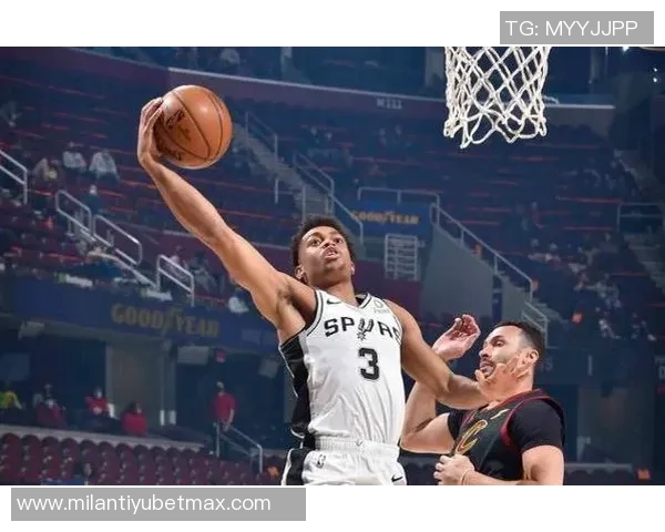 凯尔登谈抢前场板的重要性与成为能量球员的决心