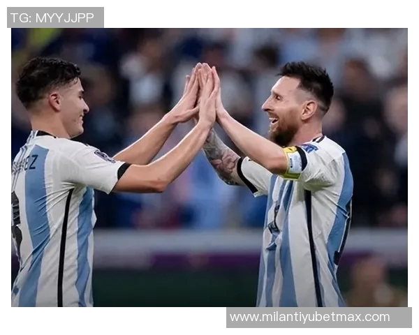 特雷泽盖与梅西同框合影致敬足球历史无可争议的第一人梅西